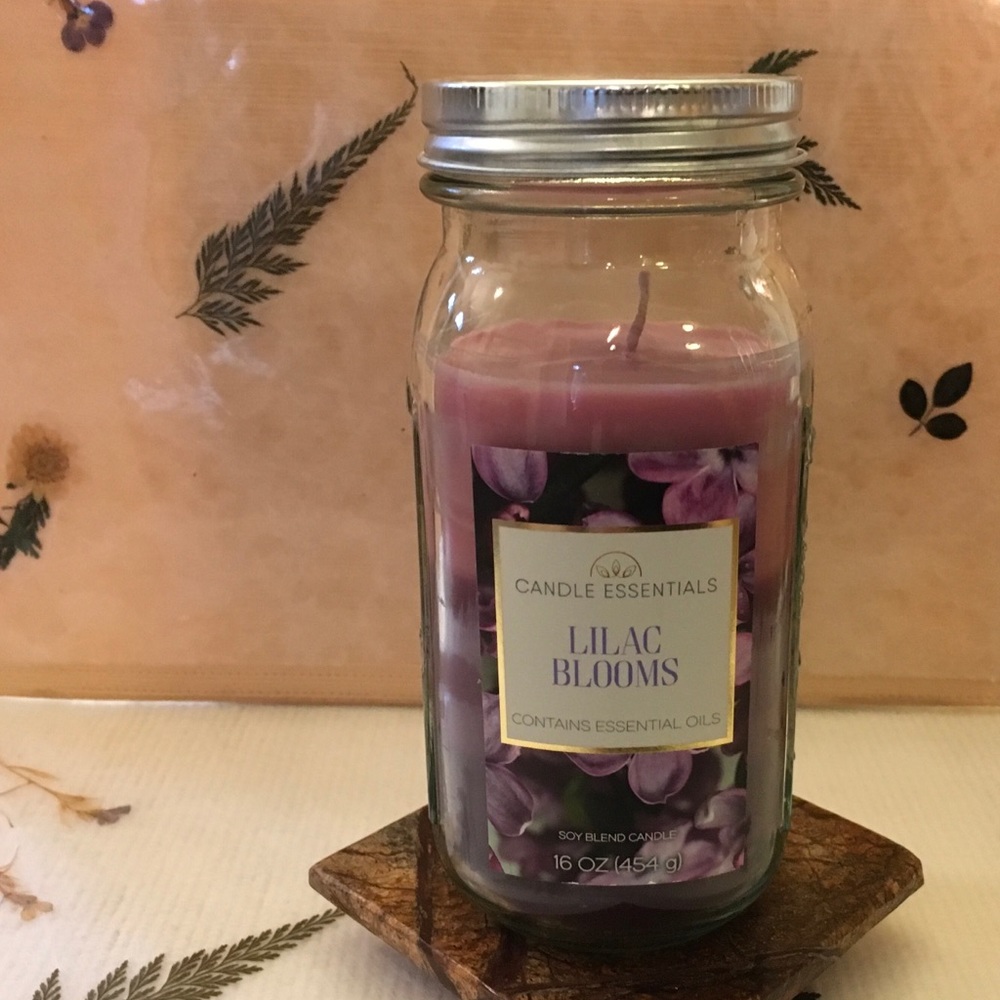 Tri-Pour Blooms Mason jar Candle (Lilac blooms)